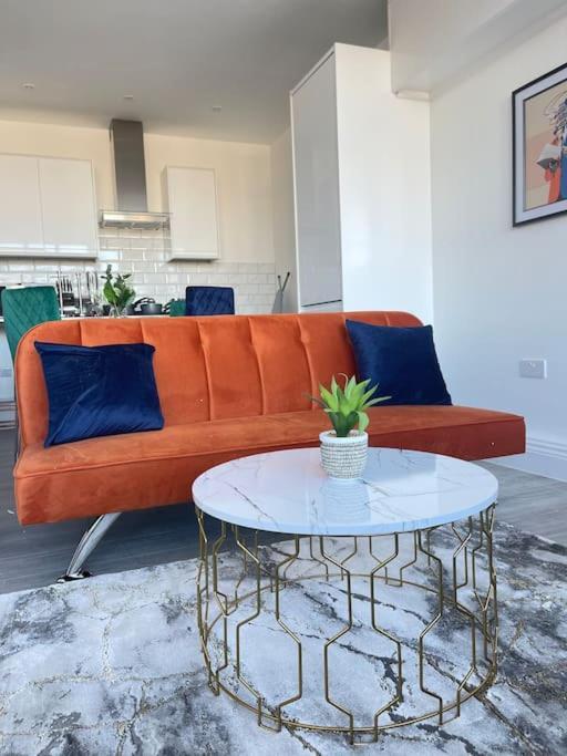 1 Bedroom Apartment - Flitwick - Contractor Friendly - Tourist Ready - Full Kitchen - Wifi - Smart Tv - Sofa Bed - Free Parking - Ideal For Short Or Long Stays Dış mekan fotoğraf