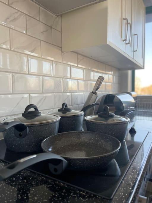 1 Bedroom Apartment - Flitwick - Contractor Friendly - Tourist Ready - Full Kitchen - Wifi - Smart Tv - Sofa Bed - Free Parking - Ideal For Short Or Long Stays Dış mekan fotoğraf