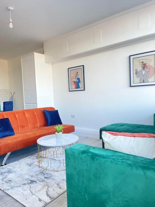 1 Bedroom Apartment - Flitwick - Contractor Friendly - Tourist Ready - Full Kitchen - Wifi - Smart Tv - Sofa Bed - Free Parking - Ideal For Short Or Long Stays Dış mekan fotoğraf