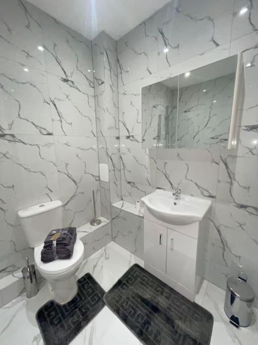 1 Bedroom Apartment - Flitwick - Contractor Friendly - Tourist Ready - Full Kitchen - Wifi - Smart Tv - Sofa Bed - Free Parking - Ideal For Short Or Long Stays Dış mekan fotoğraf