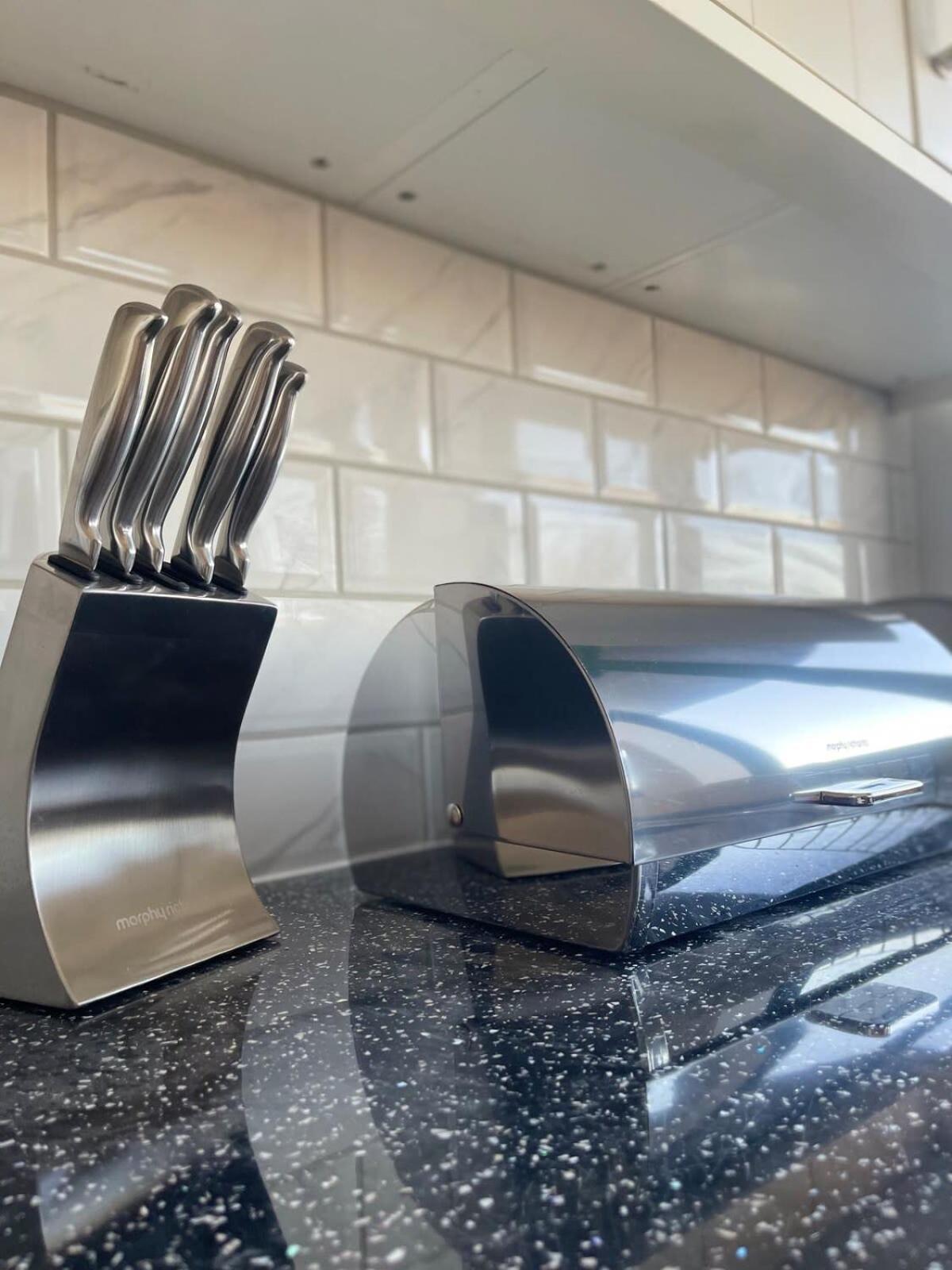 1 Bedroom Apartment - Flitwick - Contractor Friendly - Tourist Ready - Full Kitchen - Wifi - Smart Tv - Sofa Bed - Free Parking - Ideal For Short Or Long Stays Dış mekan fotoğraf
